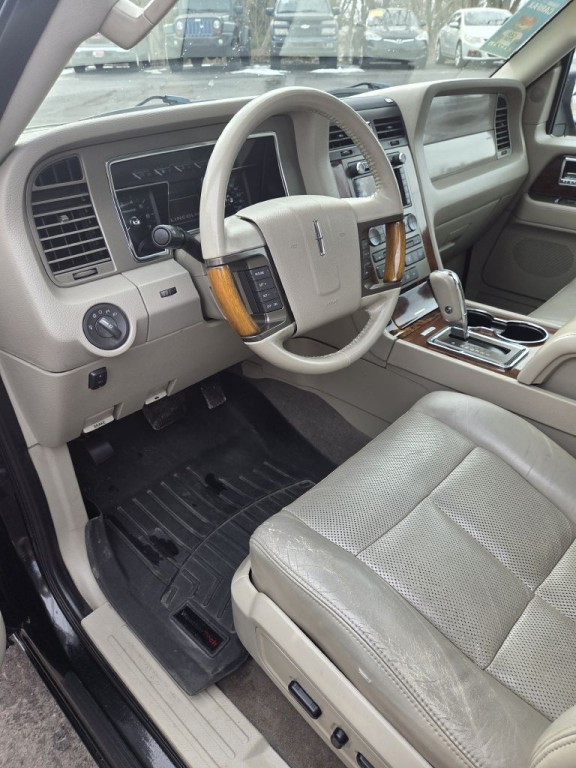 2013 Lincoln Navigator Image 19
