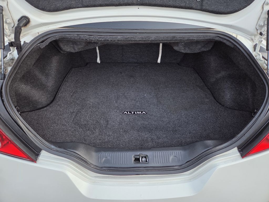 2011 Nissan Altima Image 8