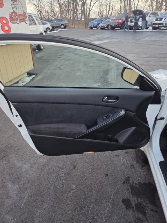 2011 Nissan Altima Image 9