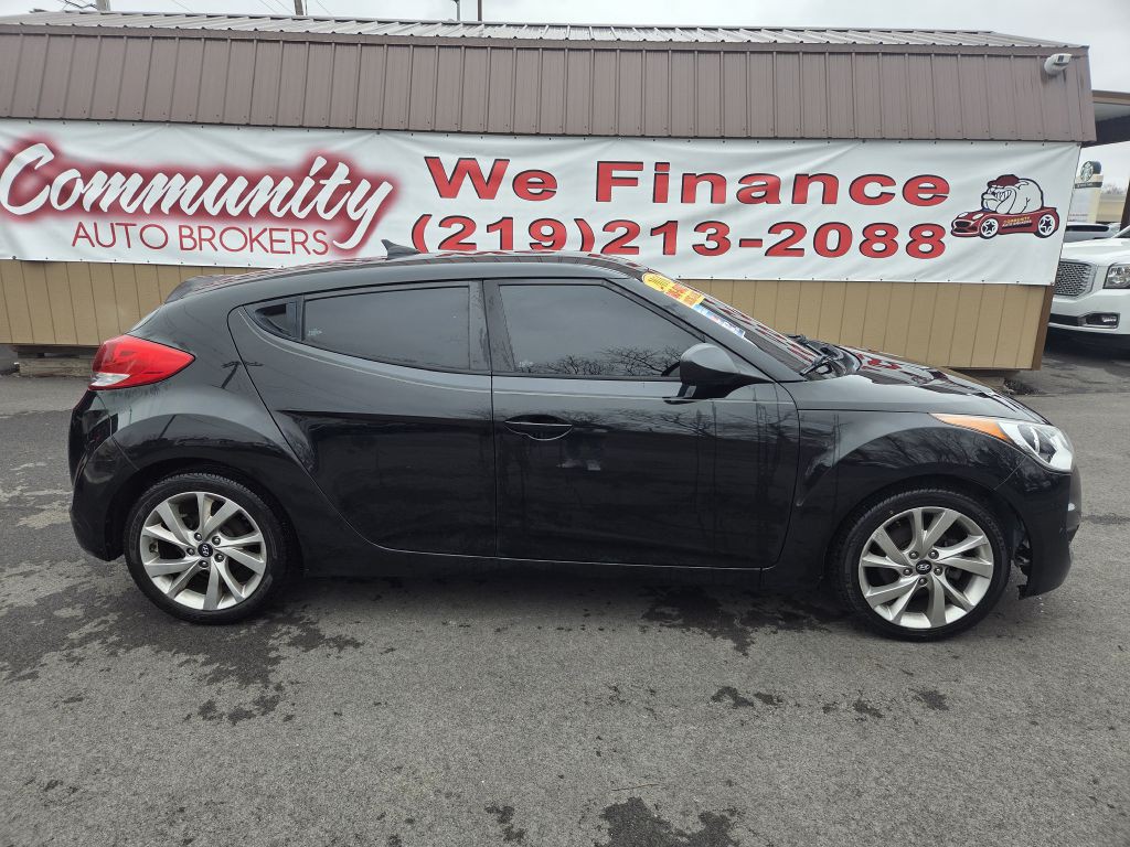 2016 Hyundai Veloster Image 2