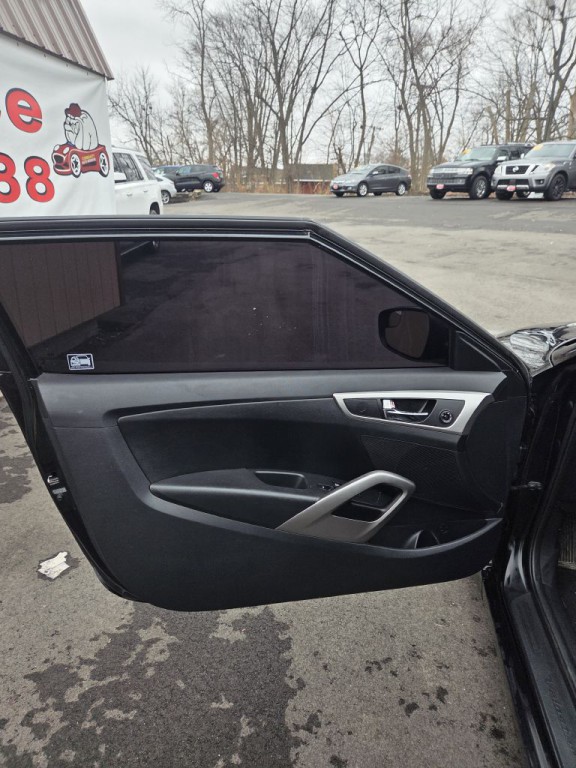 2016 Hyundai Veloster Image 8