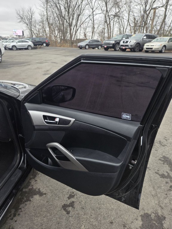 2016 Hyundai Veloster Image 9