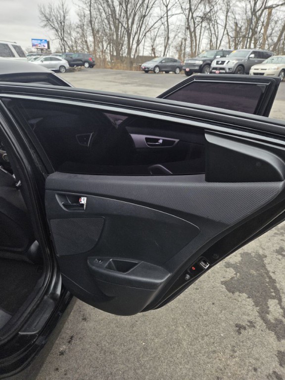 2016 Hyundai Veloster Image 10