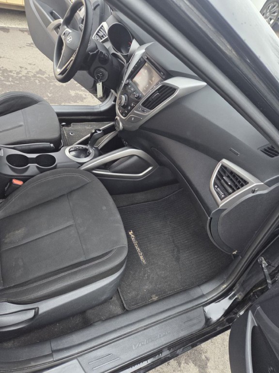 2016 Hyundai Veloster Image 11