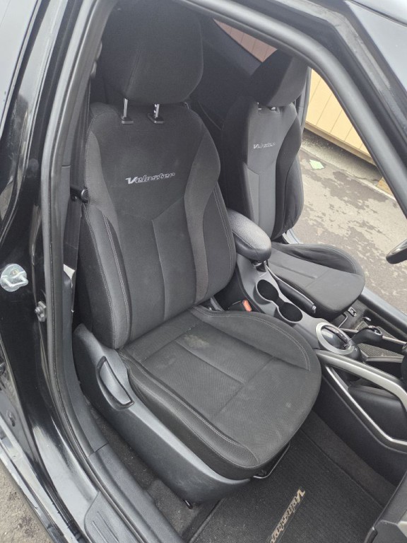 2016 Hyundai Veloster Image 12