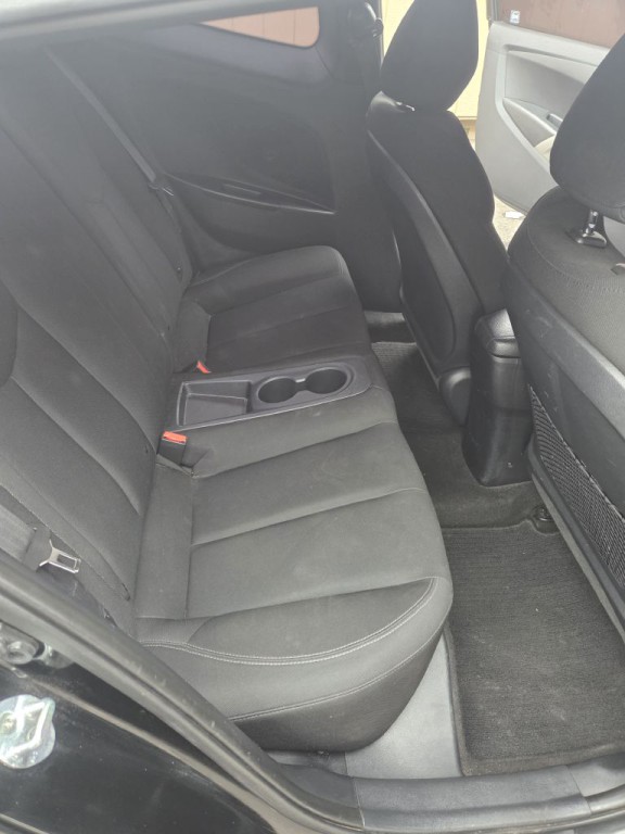 2016 Hyundai Veloster Image 14