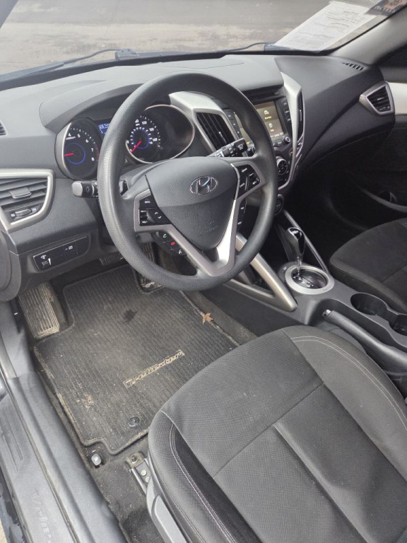 2016 Hyundai Veloster Image 16