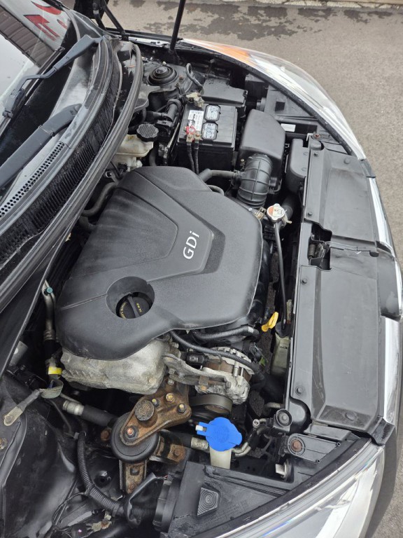 2016 Hyundai Veloster Image 21