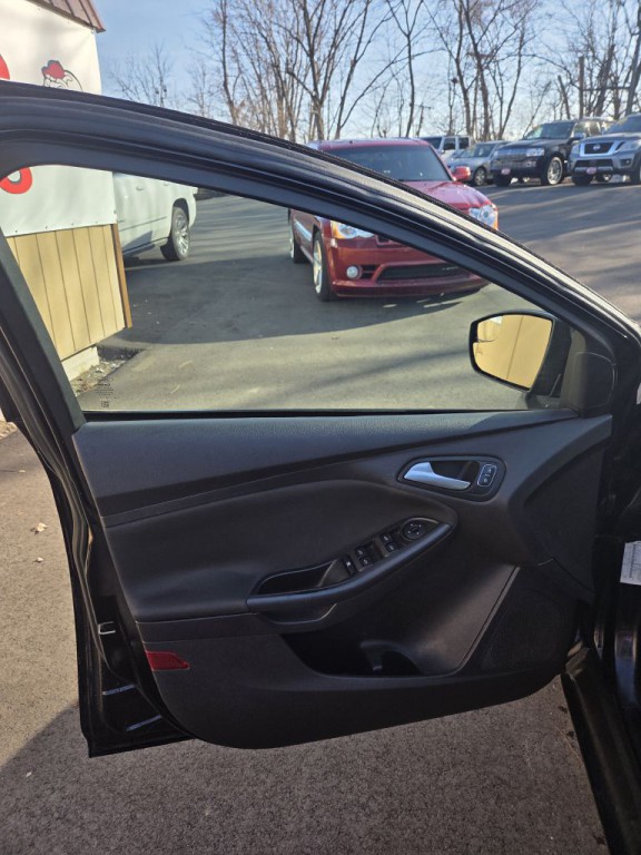 2017 Ford Focus Image 9