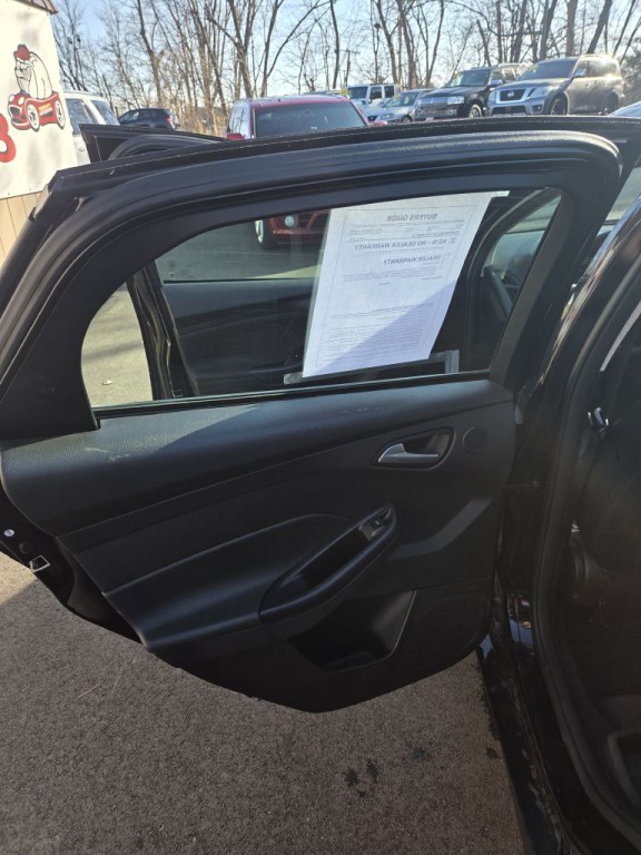 2017 Ford Focus Image 10