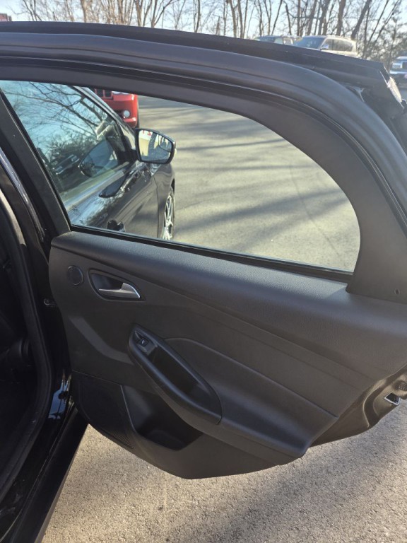 2017 Ford Focus Image 11