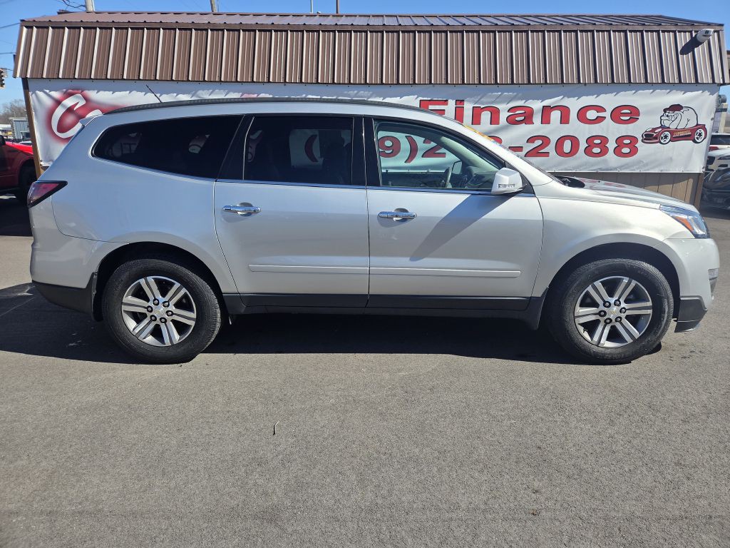 2015 Chevrolet Traverse Image 2