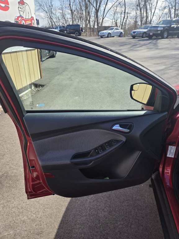 2012 Ford Focus Image 9