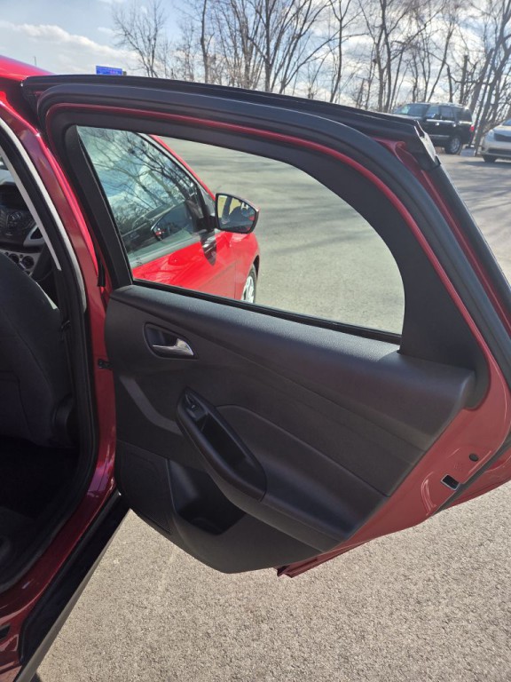 2012 Ford Focus Image 11