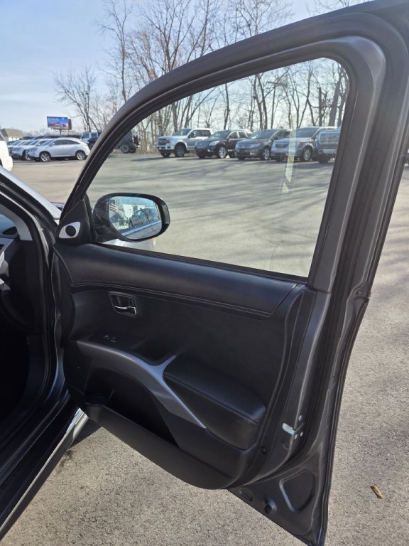 2012 Mitsubishi Outlander Image 12