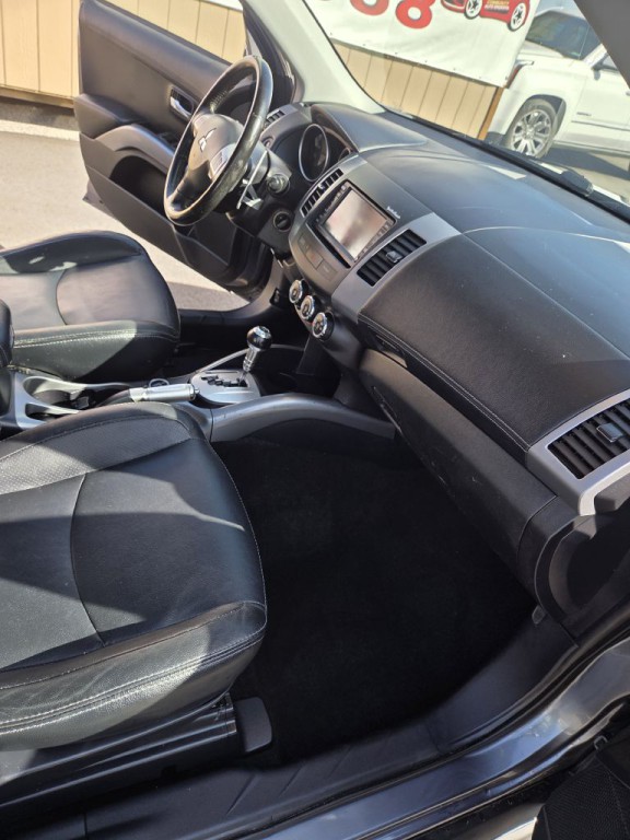 2012 Mitsubishi Outlander Image 13