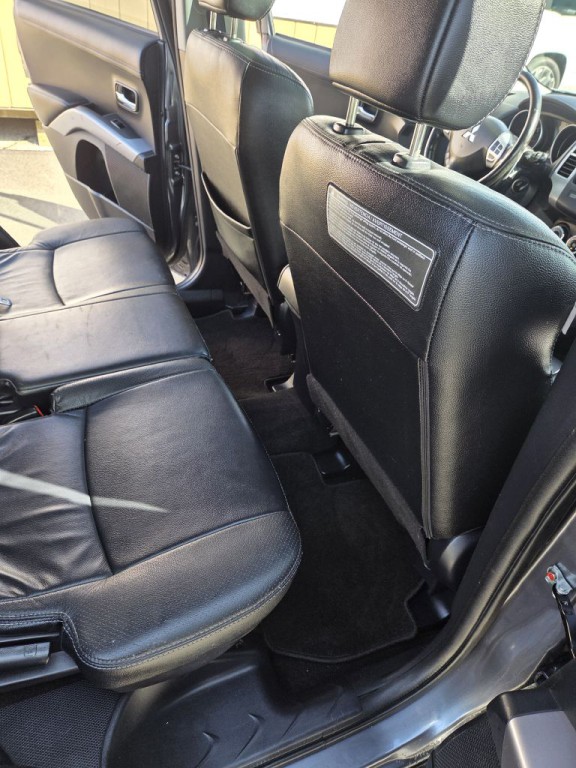 2012 Mitsubishi Outlander Image 15