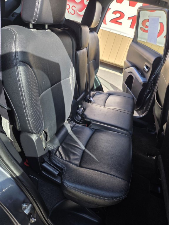 2012 Mitsubishi Outlander Image 16