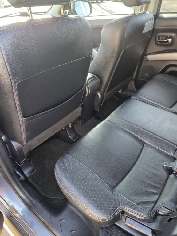 2012 Mitsubishi Outlander Image 18