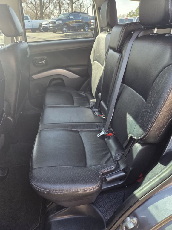 2012 Mitsubishi Outlander Image 19