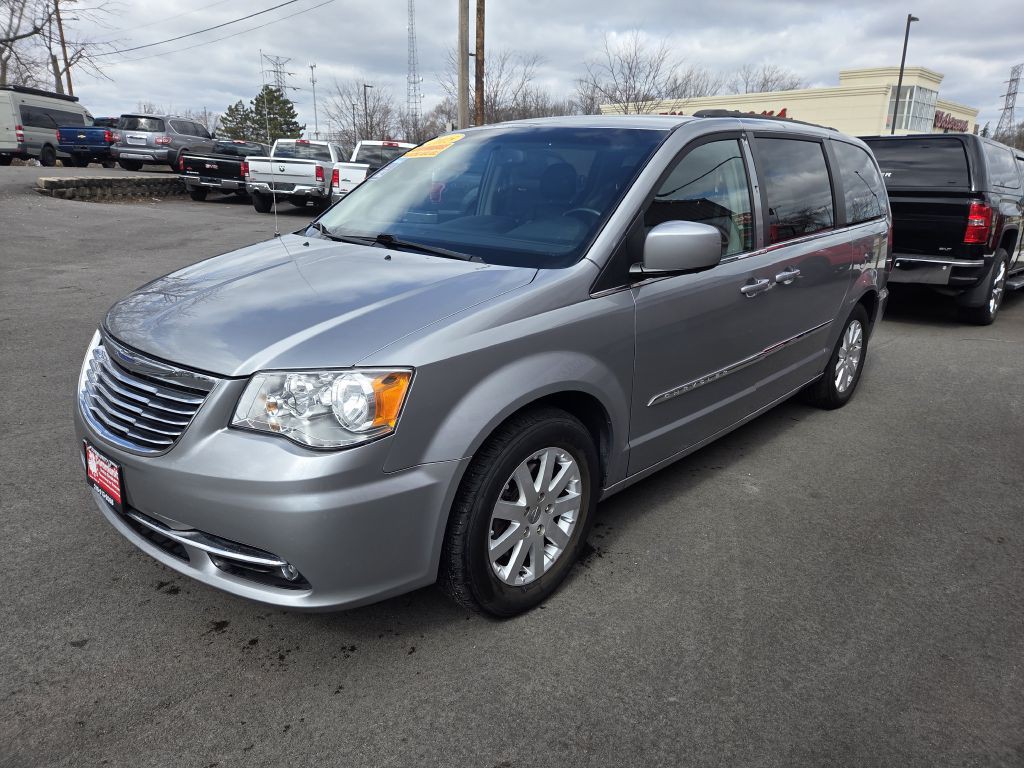 2015 Chrysler Town & Country Image 4