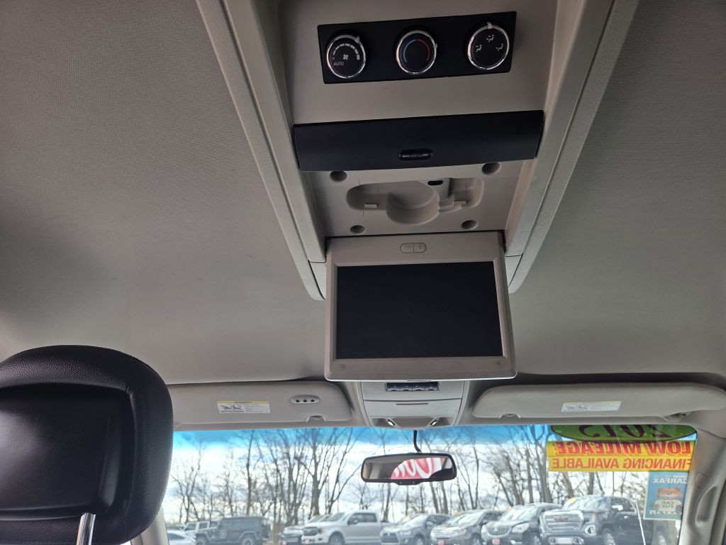 2015 Chrysler Town & Country Image 21