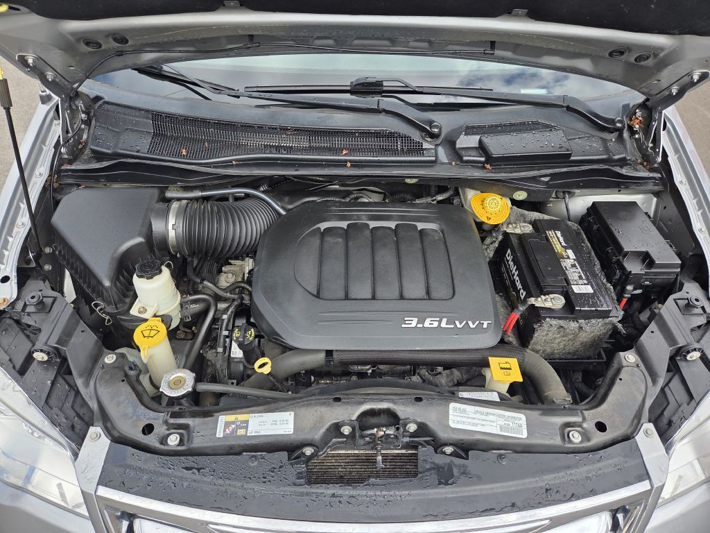 2015 Chrysler Town & Country Image 24