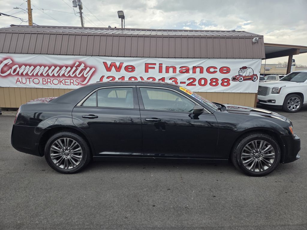 2014 Chrysler 300 Image 2