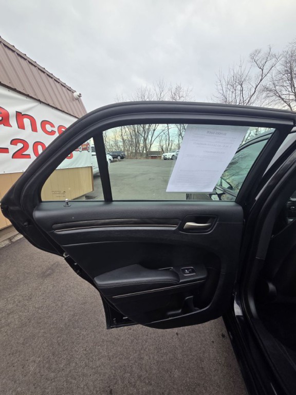 2014 Chrysler 300 Image 10