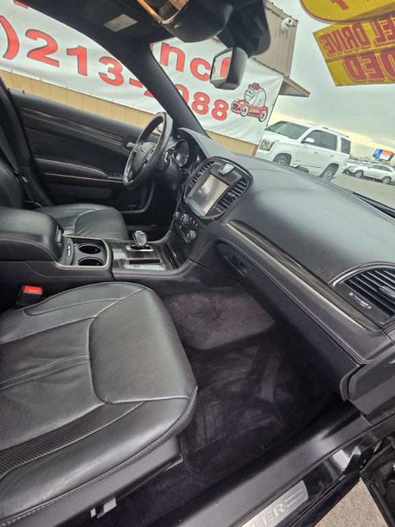 2014 Chrysler 300 Image 13