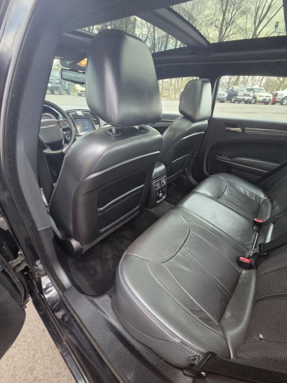 2014 Chrysler 300 Image 18