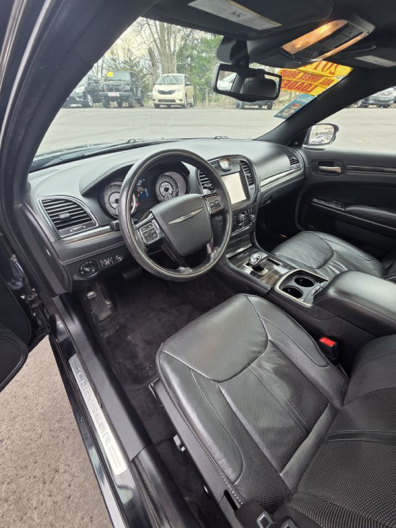 2014 Chrysler 300 Image 21