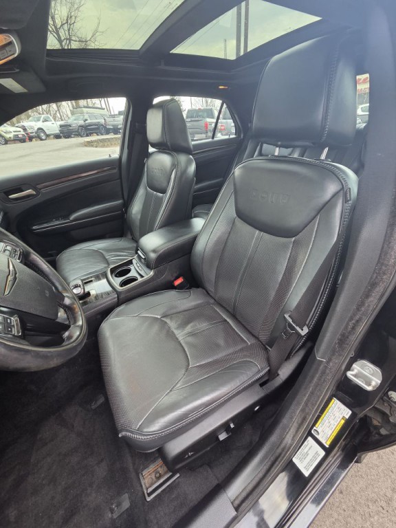 2014 Chrysler 300 Image 22