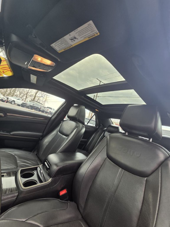 2014 Chrysler 300 Image 23