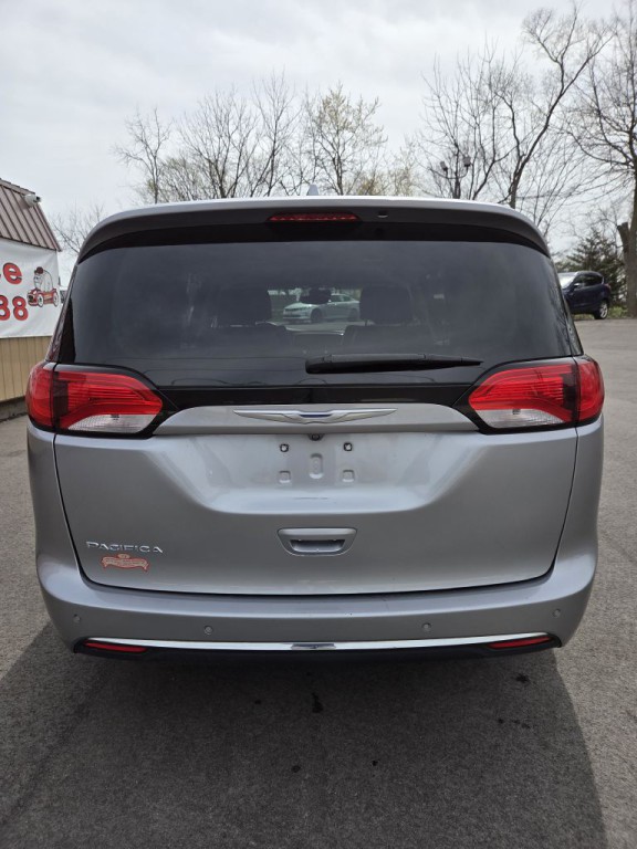 2018 Chrysler Pacifica Image 6