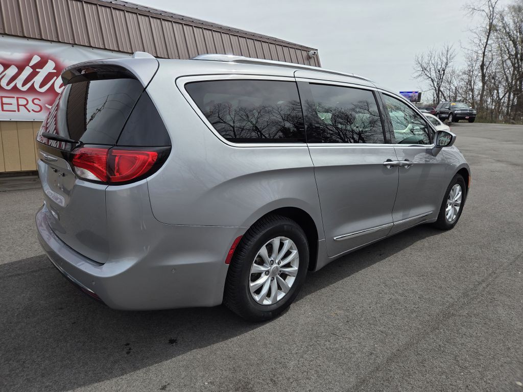 2018 Chrysler Pacifica Image 7