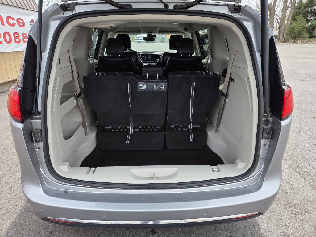 2018 Chrysler Pacifica Image 8