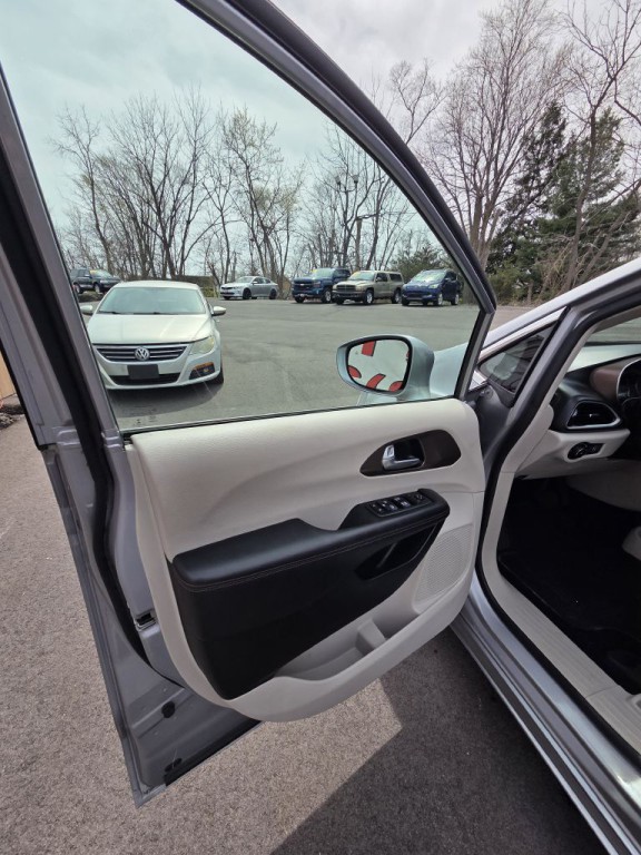 2018 Chrysler Pacifica Image 10