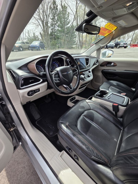 2018 Chrysler Pacifica Image 11