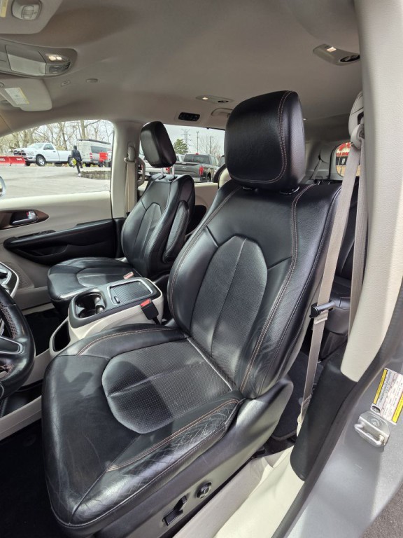 2018 Chrysler Pacifica Image 13