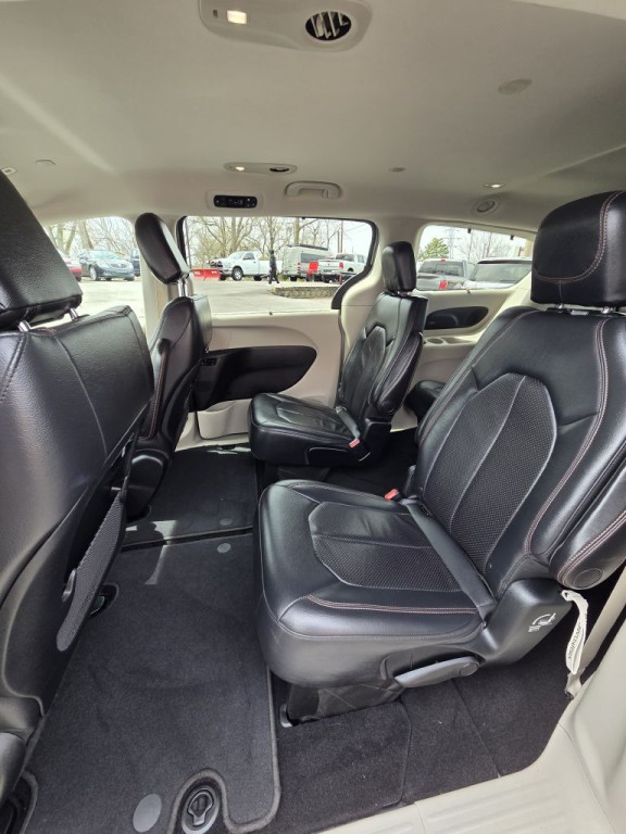 2018 Chrysler Pacifica Image 15
