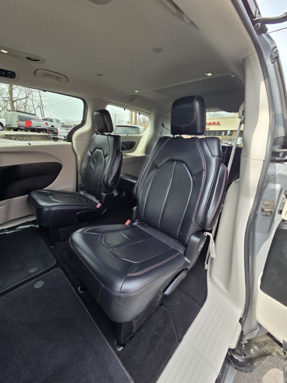 2018 Chrysler Pacifica Image 16