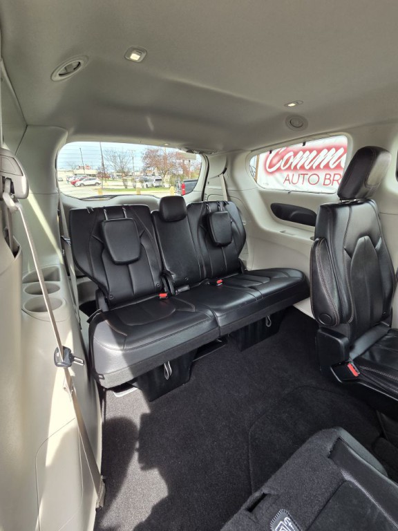 2018 Chrysler Pacifica Image 17