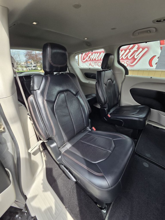 2018 Chrysler Pacifica Image 18