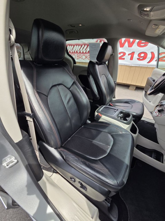 2018 Chrysler Pacifica Image 20