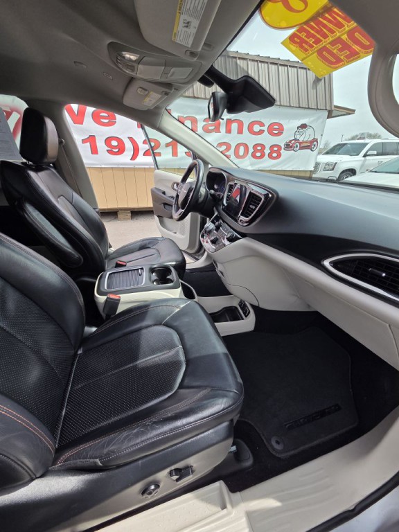 2018 Chrysler Pacifica Image 21