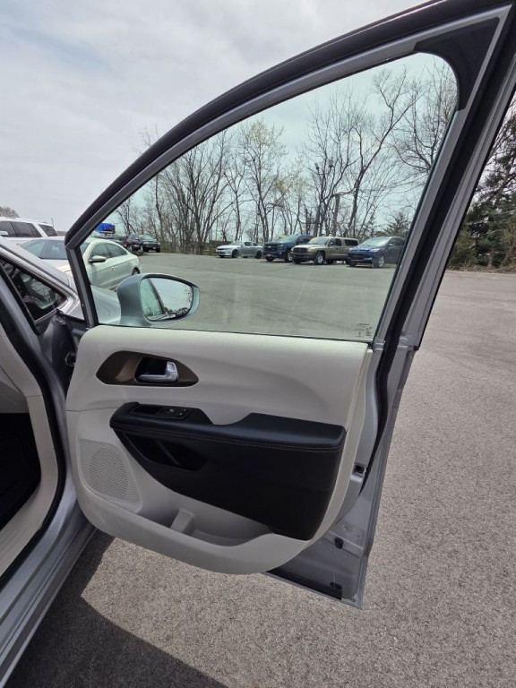 2018 Chrysler Pacifica Image 23