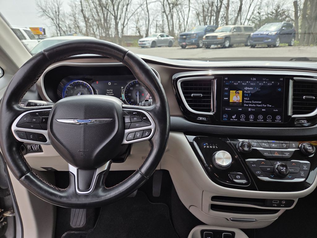 2018 Chrysler Pacifica Image 25