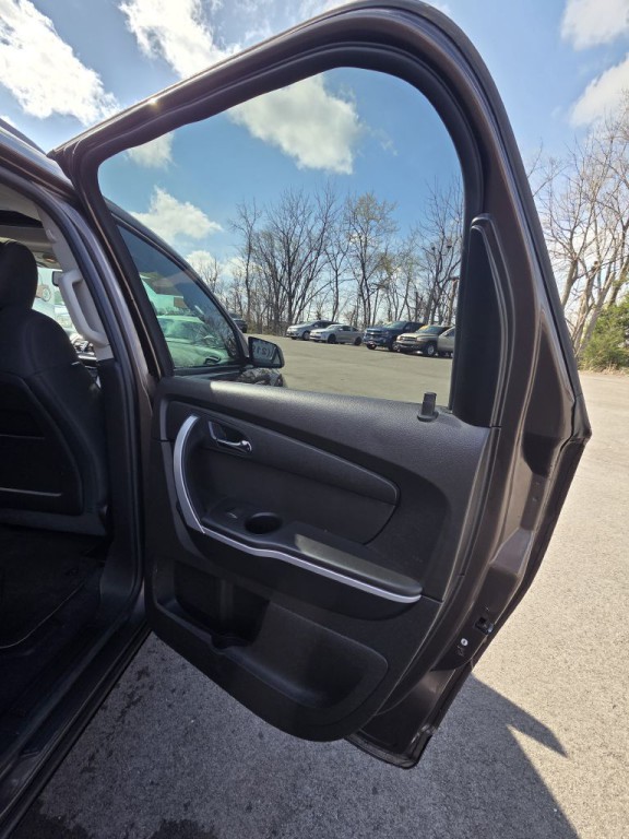 2011 GMC Acadia Image 12