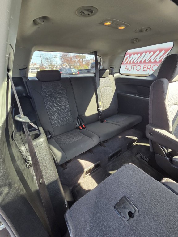 2011 GMC Acadia Image 18